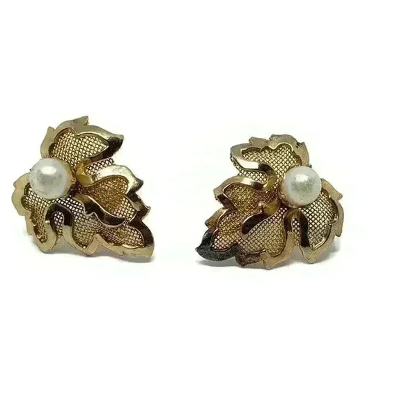 Vintage Gold Mesh Screw Back Earrings Leaf Leaves Faux Pearl Antique 1940 - Picture 1 of 4